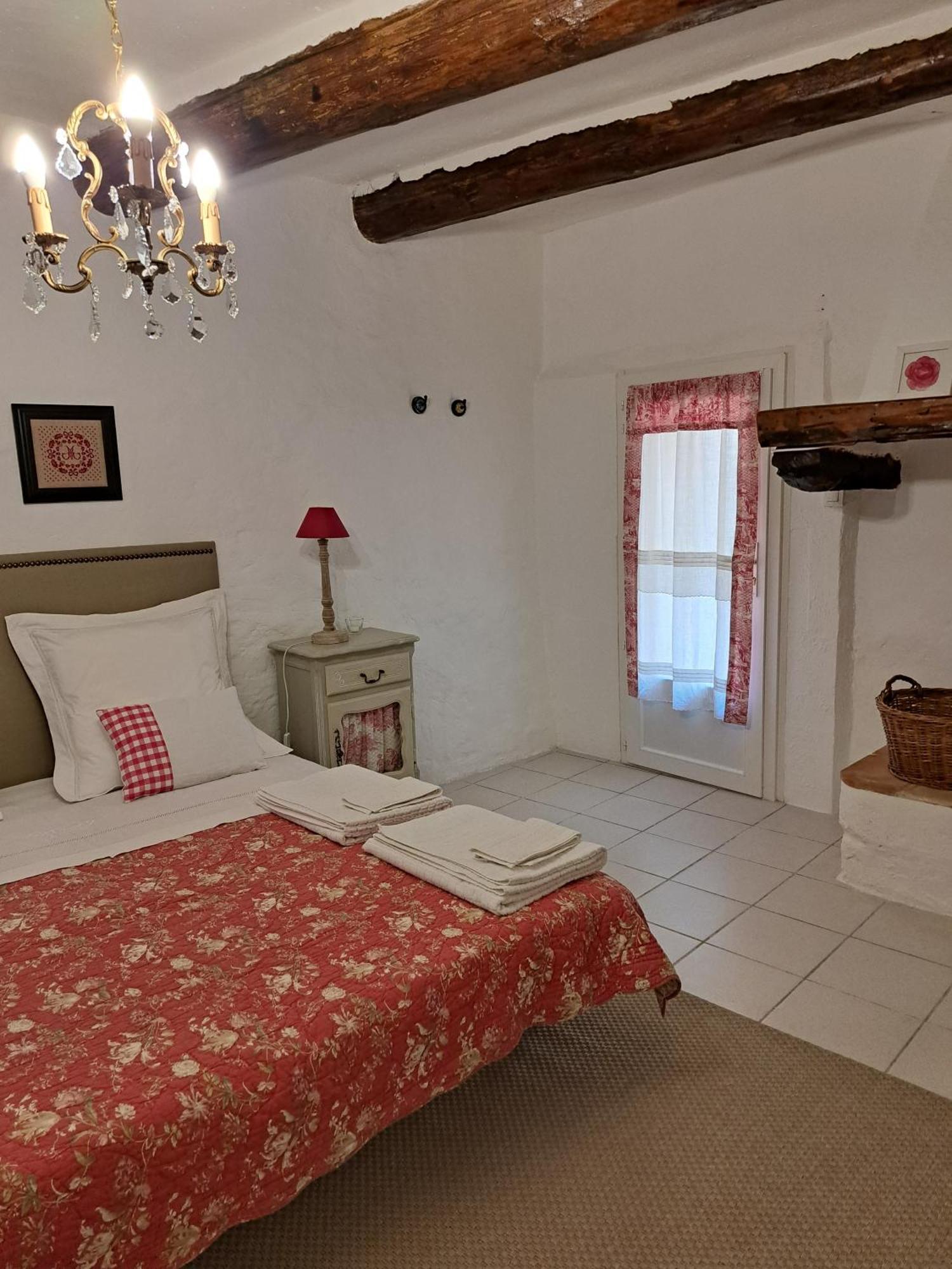 La Maison De Gisele Bed & Breakfast Saint-Victor-des-Oules Luaran gambar