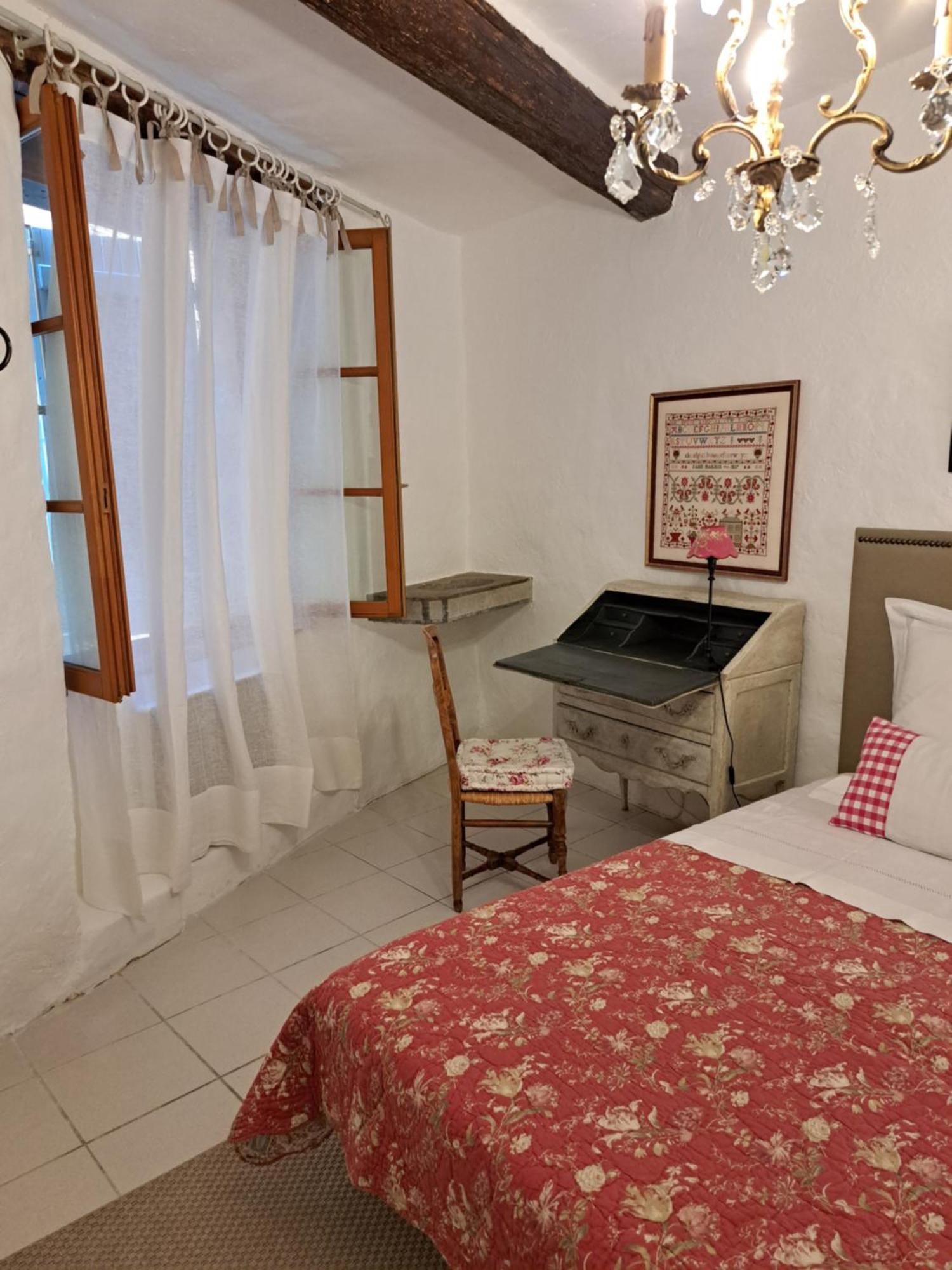 La Maison De Gisele Bed & Breakfast Saint-Victor-des-Oules Luaran gambar