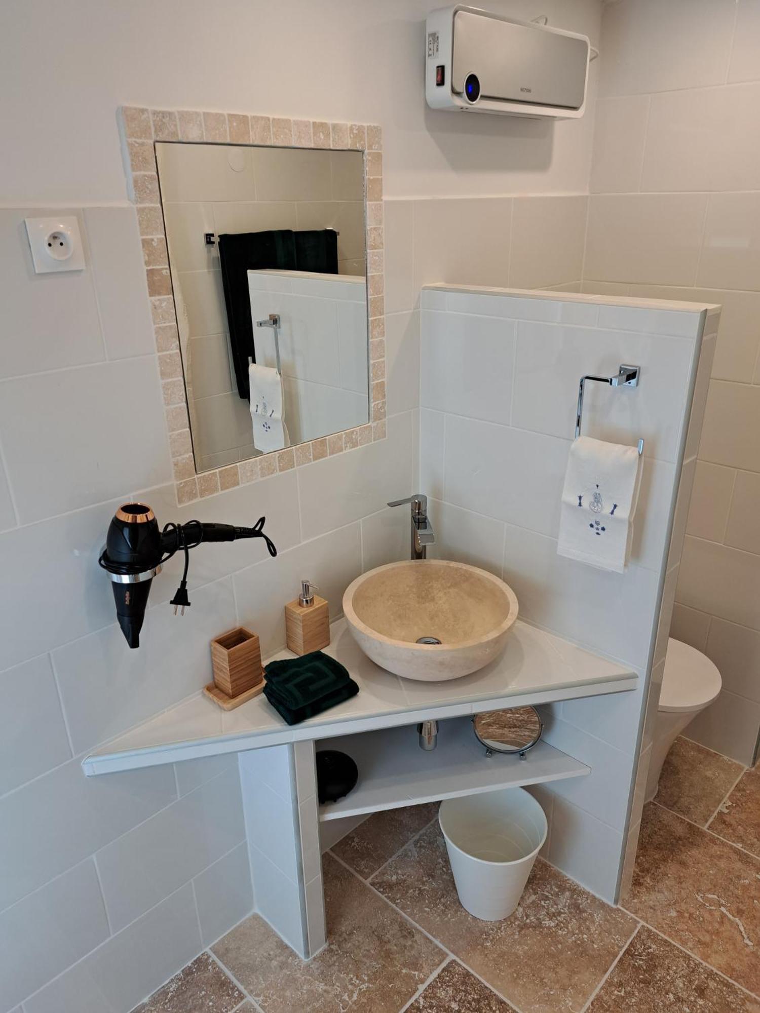 La Maison De Gisele Bed & Breakfast Saint-Victor-des-Oules Luaran gambar