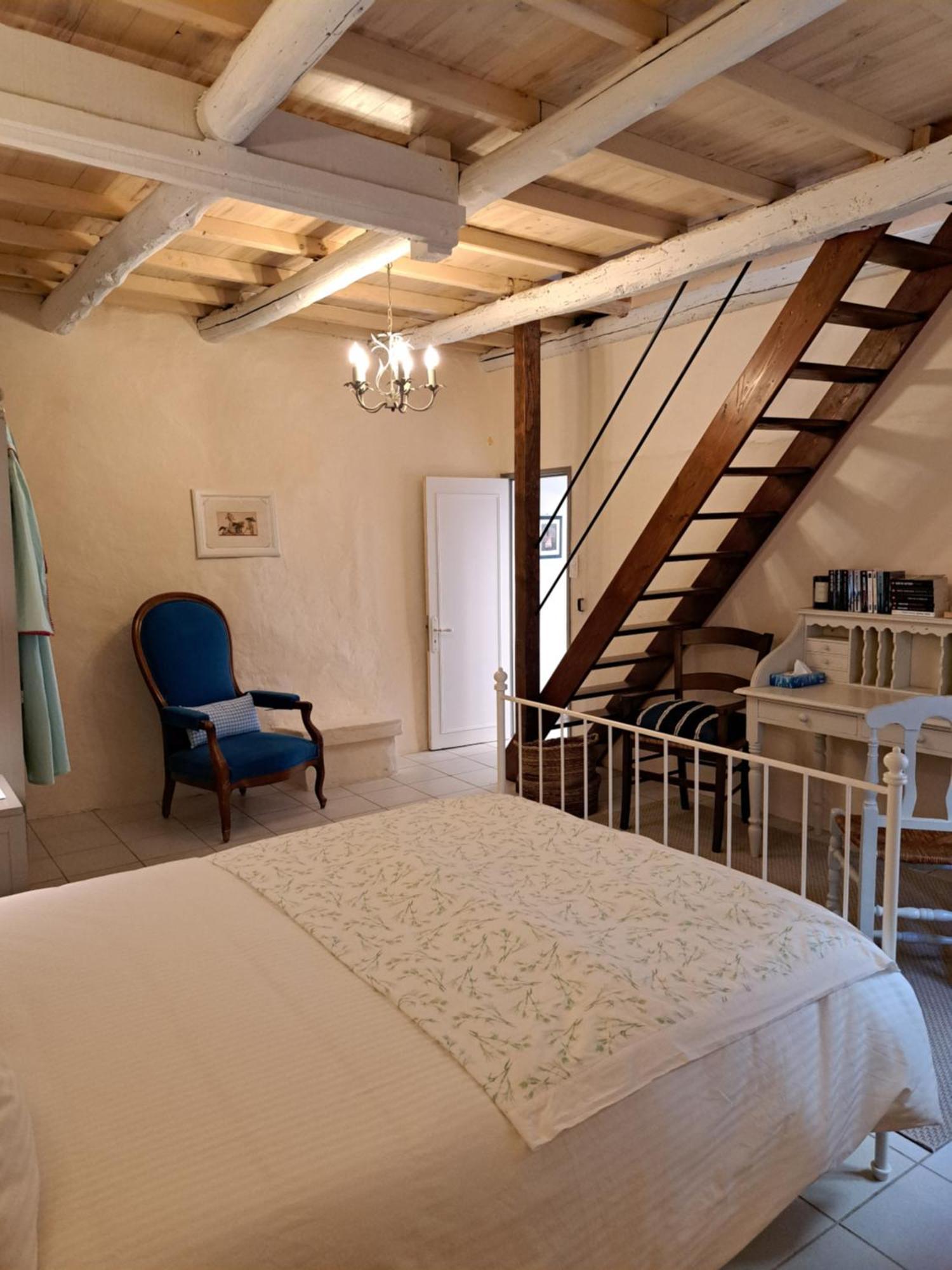 La Maison De Gisele Bed & Breakfast Saint-Victor-des-Oules Luaran gambar